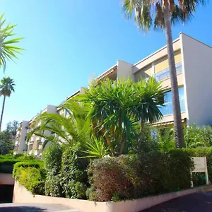 https://b-azur.fr-provencehotel.com